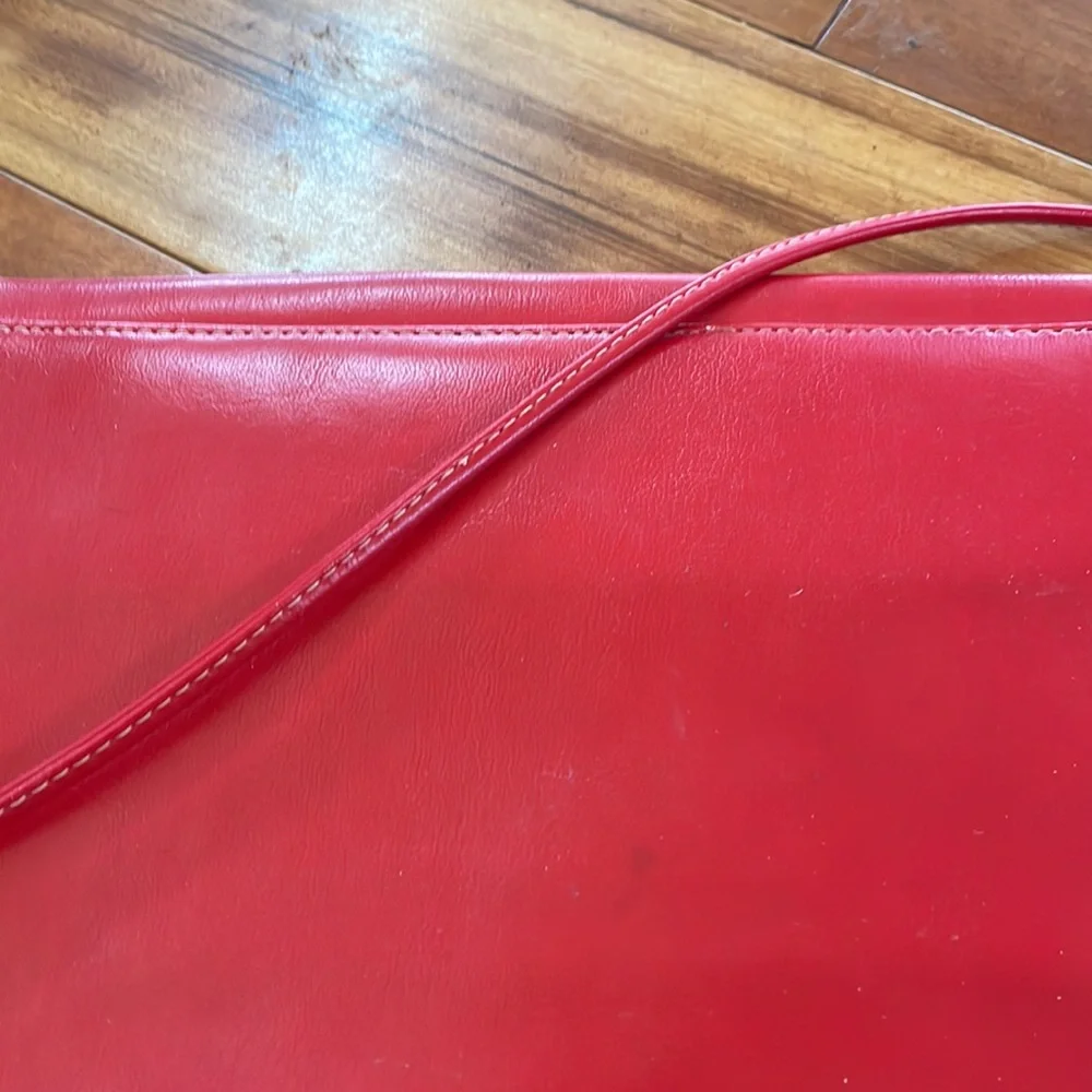 VINTAGE RED LEATHER HANDBAG - Picture 10 of 10